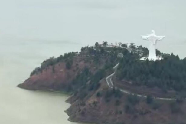 Air Danau Toba di Provinsi Sumatera Utara terpantau keruh