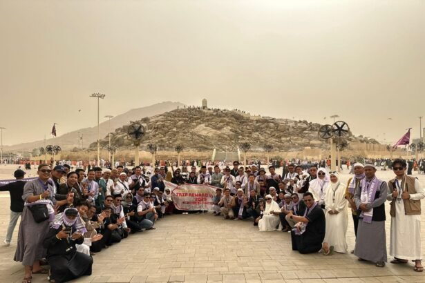 Nurul Fadhillah dan tim Alfamart sedang menikmati perjalanan umrah di Tanah Suci.