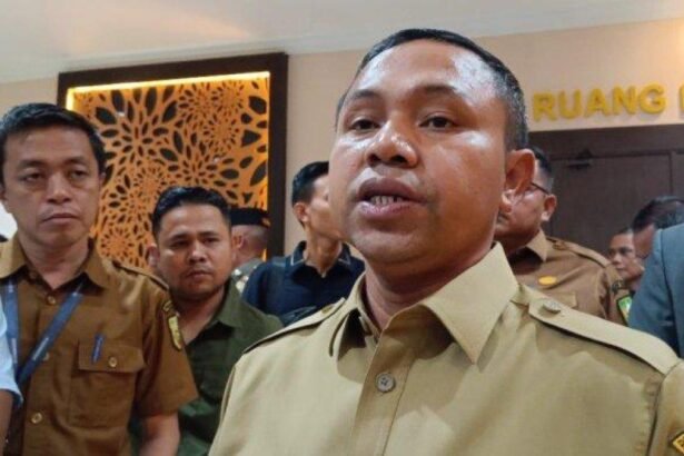 Gubernur Riau Abdul Wahid meminta agar gelaran Pacu Jalur Kuansing 2025 benar-benar dipersiapkan, khususnya ketersediaan hoten dan penginapan