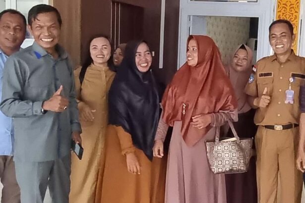 Sebanyak 7 orang guru honor komite Sekolah Dasar Negeri (SDN) 020 Bukit Sako Desa Segati, Kecamatan Langgam mengadu ke DPRD Pelalawan Senin (28/7/2025).