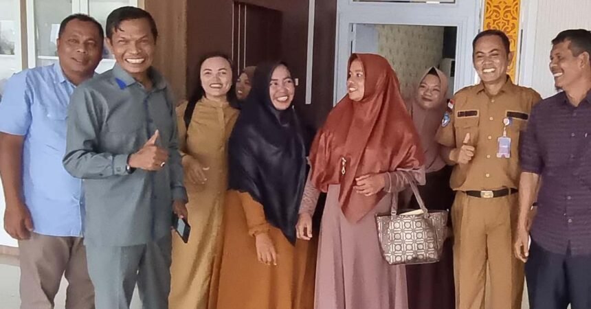 Sebanyak 7 orang guru honor komite Sekolah Dasar Negeri (SDN) 020 Bukit Sako Desa Segati, Kecamatan Langgam mengadu ke DPRD Pelalawan Senin (28/7/2025).