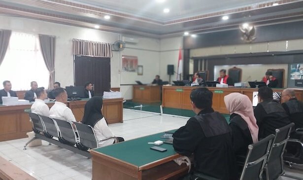 Ketiga terdakwa suap, termasuk eks PJ Wali Kota Pekanbaru Risnandar Mahiwa menghadapi sidang tuntutan di Pengadillan Negeri Pekanbaru