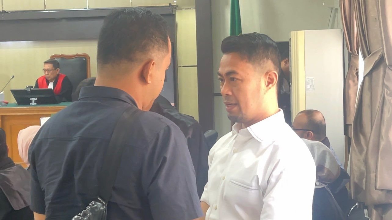 Terdakwa kasus korupsi dan suap yang merupakan Eks PJ Wali Kota Pekanbaru Risnandar Mahiwa dituntut 6 tahun penjnaran dan uang pengganti miliaran rupiah